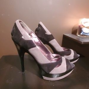 Black and gray seude heels